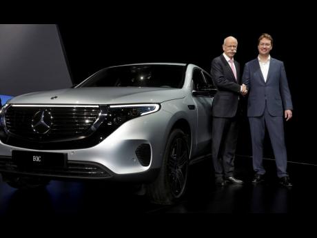 Daimler CEO Dieter Zetsche (left) and incoming Daimler CEO Ola Kaellenius. 