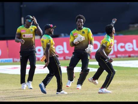 
Fidel Edwards (right), Rovman Powell (left), Jermaine Blackwood (second left) and Chadwick Walton of Jamaica Tallawahs celebrate the dismissal of Chris Lynn of St Kitts & Nevis Patriots during the Hero Caribbean Premier League match at Queen’s Park Oval