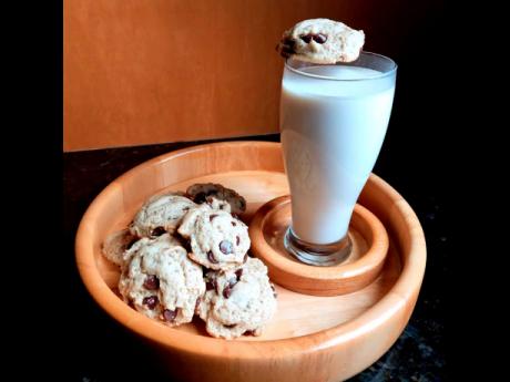 If you’re up for a tasty snack, then these vegan chocolate chip cookies and oat milk are just for you.