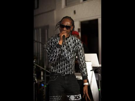Bounty Killer sent his deepest sympathy and condolences to Mavado and his family on the passing of his mother.