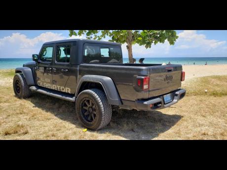 Jeep Gladiator has a five-foot cargo bed, 1,600-lb maximum payload, and a three-position tailgate.