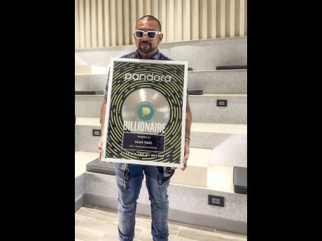 Sean Paul holds the plaque signifying his induction into Pandora's Billionaires’ Club. 