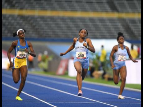 Tina Clayton (centre), of Edwin Allen High School, will feature for Jamaica in the Women’s 100m event at the World Athletics Under 20 Championships in Nairobi, Kenya this week.