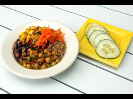 The vegan stew bowl is a mixture of a three-bean stew and quinoa, but Green Gourmet doesn’t mind the adventurous customers who will add curried chickpeas and pineapple salsa, as it is seen here. And it only packs approximately 405 calories.