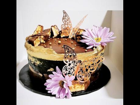 Say ‘Happy Birthday’ with this beautiful and delicious Snickers cheesecake. 