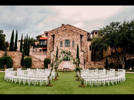 Giving the feel of a Tuscany (Italian) wedding, the Bella Collina in Montverde, Florida provided the best backdrop for the ‘I dos’. 