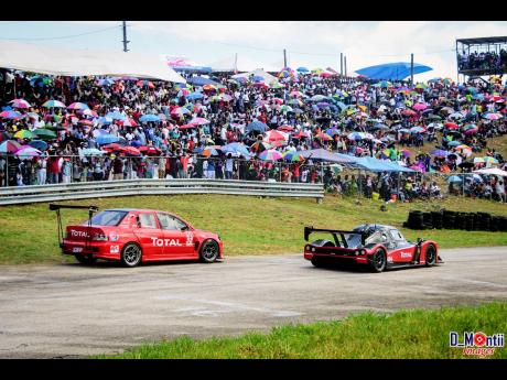 David Summerbell Jr and TA-1 in many of their duels, with the Radical RXC of Kyle Gregg.