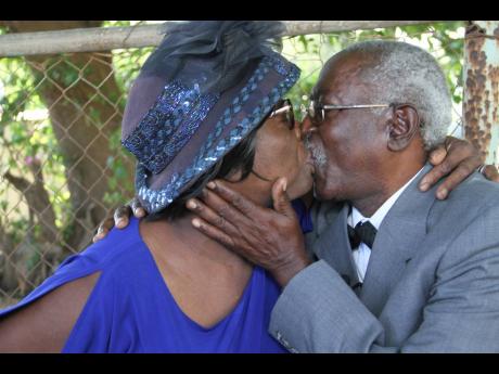 The Moodies celebrate 46 years of marriage with a kiss.