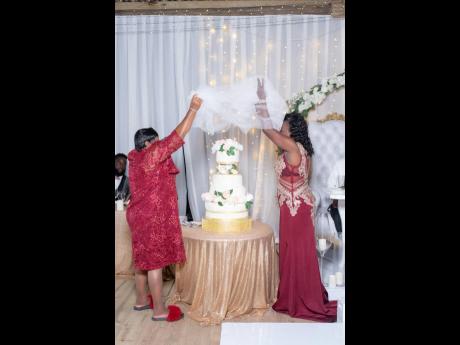 Ashley’s grandmother Margine Whyte (left) and Lamar’s mother Careen Whittle unveiled the wedding cake. 
