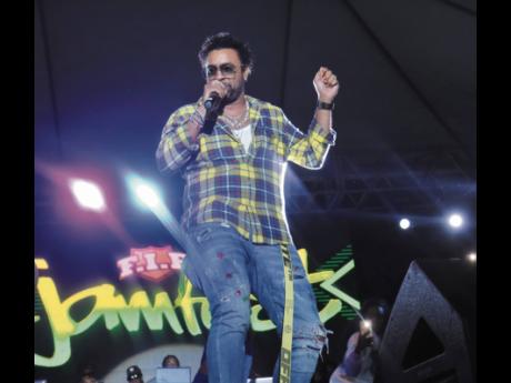 Shaggy creating waves on stage at Jamfest 2019.