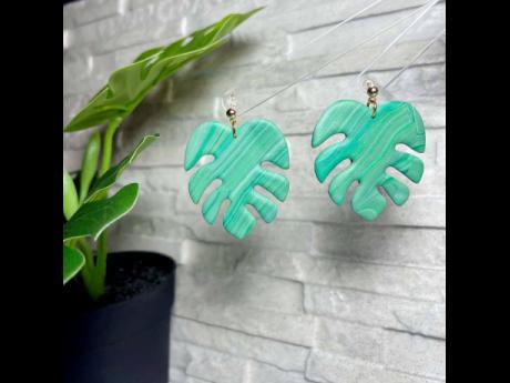 The popular monstera leaf earring is a replica of the monstera deliciosa indoor plant.