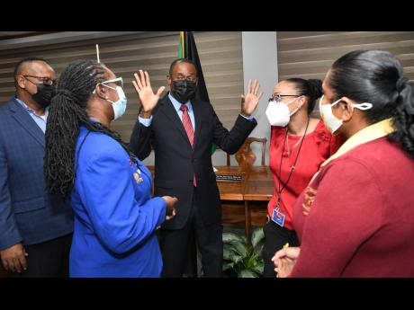 Dr Nigel Clarke (second left), minister of finance and the public service, gestures during a discussion with Dr Mindi Fitz-Henley, president of the Jamaica Medical Doctors Association; Patsy Edwards-Henry, president of the Nurses Association of Jamaica; an