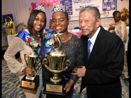 Lascelles Chin, founder and executive chairman of Lasco Affiliated Companies, poses with La-Daniel Campbell (left), Nursing Student of the Year 2022-2023, and Alicia Adamson, Nurse of the Year 2022-2023, at the Nurses Association of Jamaica-LASCO Chin Foun