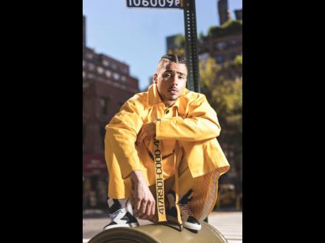 Decked in yellow, American actor and singer, Quincy Brown, stepped into the spotlight.