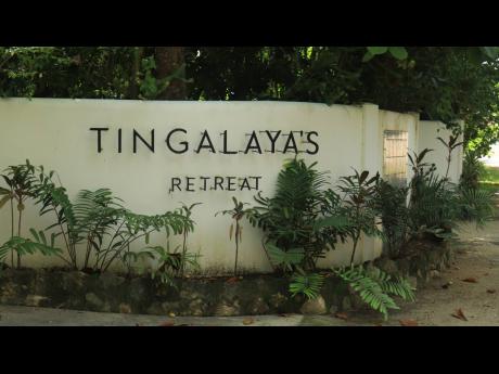 Tingalaya’s Retreat is an intimate hideaway that may be found in West End, Negril. 