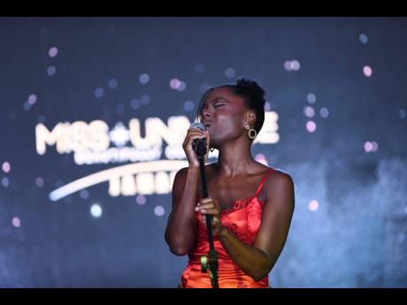Sevana left the audience spellbound with songs such as ‘Lowe  Mi’ and ‘Bit Too Shy’. 