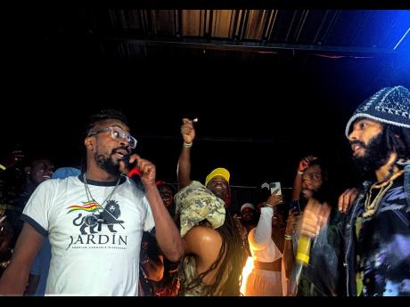 It’s a friendly toasting session between Beenie Man and Protoje as they share the stage at Di Lot in Kingston.