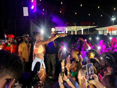 Phone lights and lighters lit up the venue as songbird Sevana graced the stage during Send Off Party hosted by New Wave and Di Lot.