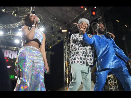 Lila Iké (left), is supported on stage by Protoje and Kabaka Pyramid.