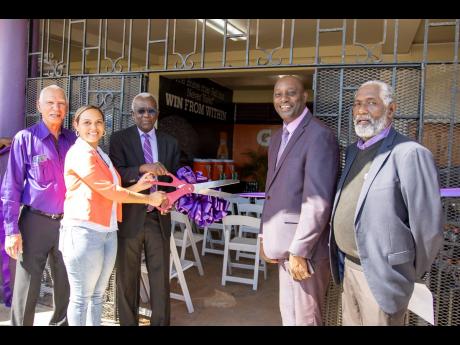 Pepsi-Cola Jamaica, through its brand, Gatorade Jamaica, has committed US$24,000 towards Kingston College’s (KC) 2023 sporting programme. The initiative comprises a facelift to the school’s gymnasium and donation of sports equipment and Gatorade produc