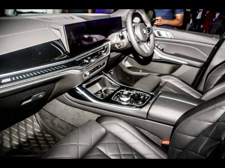 BMW labels the interior of the X7 as ‘Bespoke Style’ that boasts fine leather, exclusive colours, and gorgeous interior trims. 