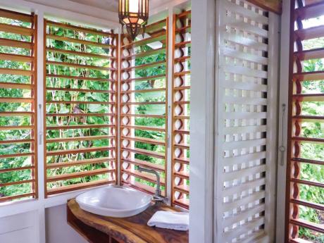An airy bathroom embracing nature outside.