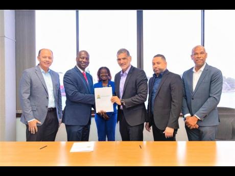 Kingston Wharves CEO Mark Williams (second left), and Director of Terminal Operations Valrie Campbell were on hand for the signing of the agreement in Werf de Wilde. Present from the Curaçao Port Authority were Managing Director Humberto de Castro; Chief 