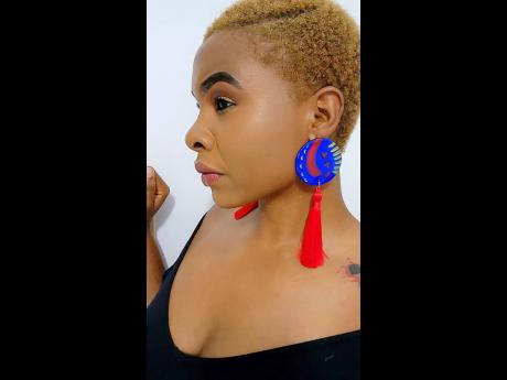 Hand-painted with love, this black queen knows that she’s royal. So, it’s only fitting that she rocks a pair of earrings bearing the same name – ‘She’s Royal’. 