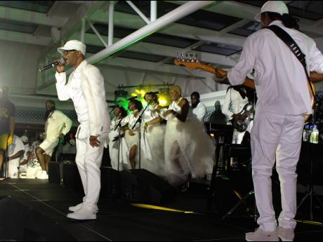 Beres Hammond entered the stage after a musical interlude by DJ Jabba, the cruise’s co-founder and the host for the evening.