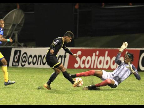 Moca FC’s Victor Sanchez has his first-half attempt thwarted by Harbour View custodian Anthony Bennett during the second leg of their Concacaf Caribbean Club Championships third-place playoff at the Estadio Cibao in Santiago de los Caballeros, Dominican 