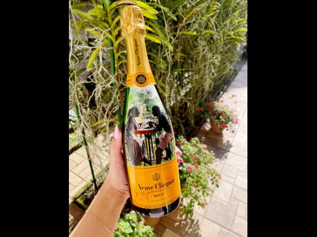 Seeing her friend receive a gift sparked an opportunity for Fung to explore an unconventional form of art. These days, she provides beautiful customised bottle art for her clients.