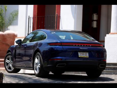 Evolving Elegance: The redesigned rear light with integrated Porsche logo emphasises the dynamic look of the 2024 Panamera.