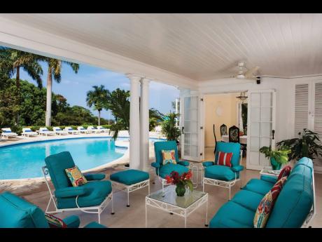 The living room pool terrace is so relaxing.