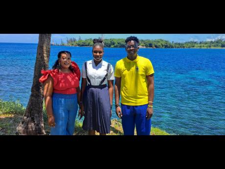 Student Shaynel Hines (centre) with her teacher, Tyreke Anderson, and her mother, Ann-Marie Weston.